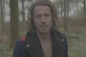 Julien Doré dévoile son clip de « On attendra l’hiver »