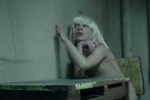 Sia dévoile son nouveau clip : « Chandelier »