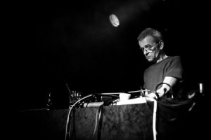 Décès de Dieter Moebius : la musique électronique en deuil